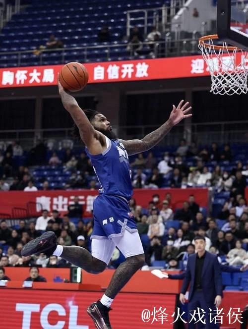 斯波谈鲍威尔：他展现出色表现，进攻端展现全面能力